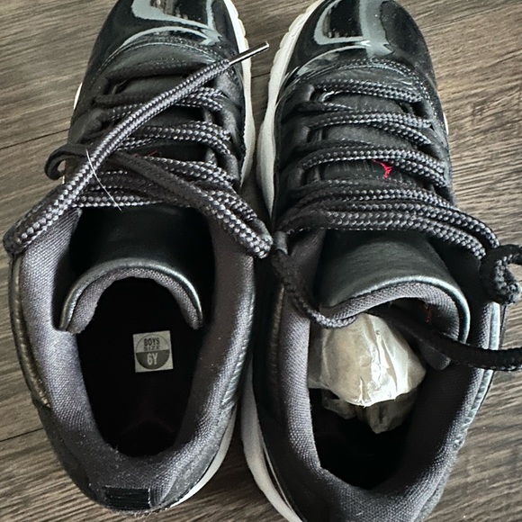 Air Jordan 11 Low “72-10” (GS) - Picture 3 of 10